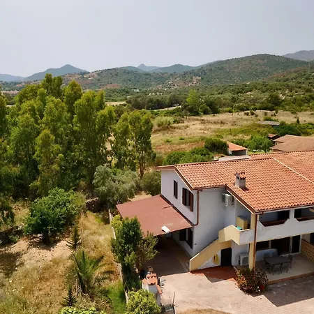 Ferienhaus La Dolce Teodoro - Spacious Family Near Beaches & Center